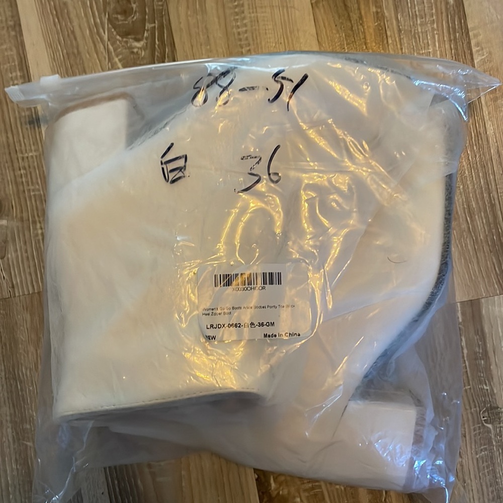 NWT White Leather Short Boots - Picture 7 of 8